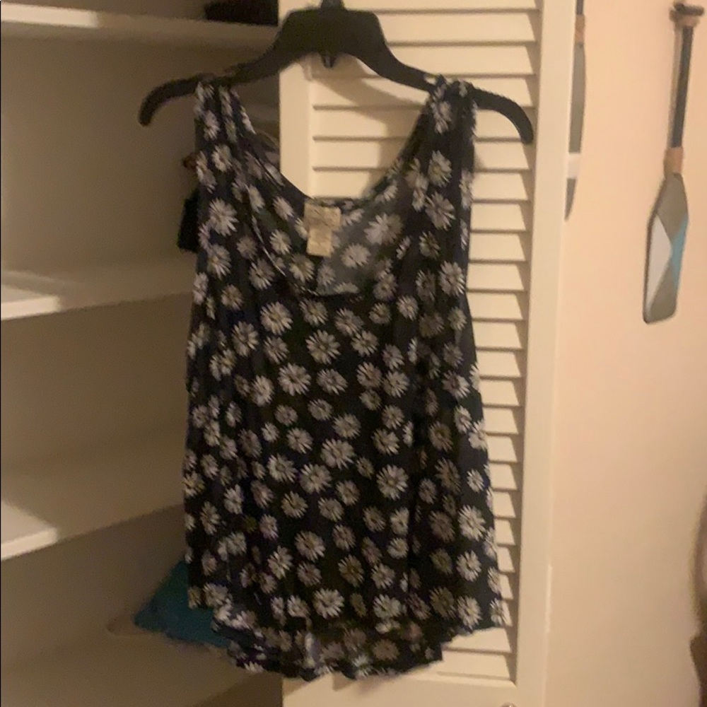 Black daisy tank (4/$25)